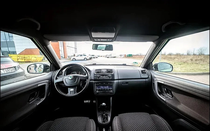 Skoda Fabia cena 29999 przebieg: 153300, rok produkcji 2011 z Ustrzyki Dolne małe 781